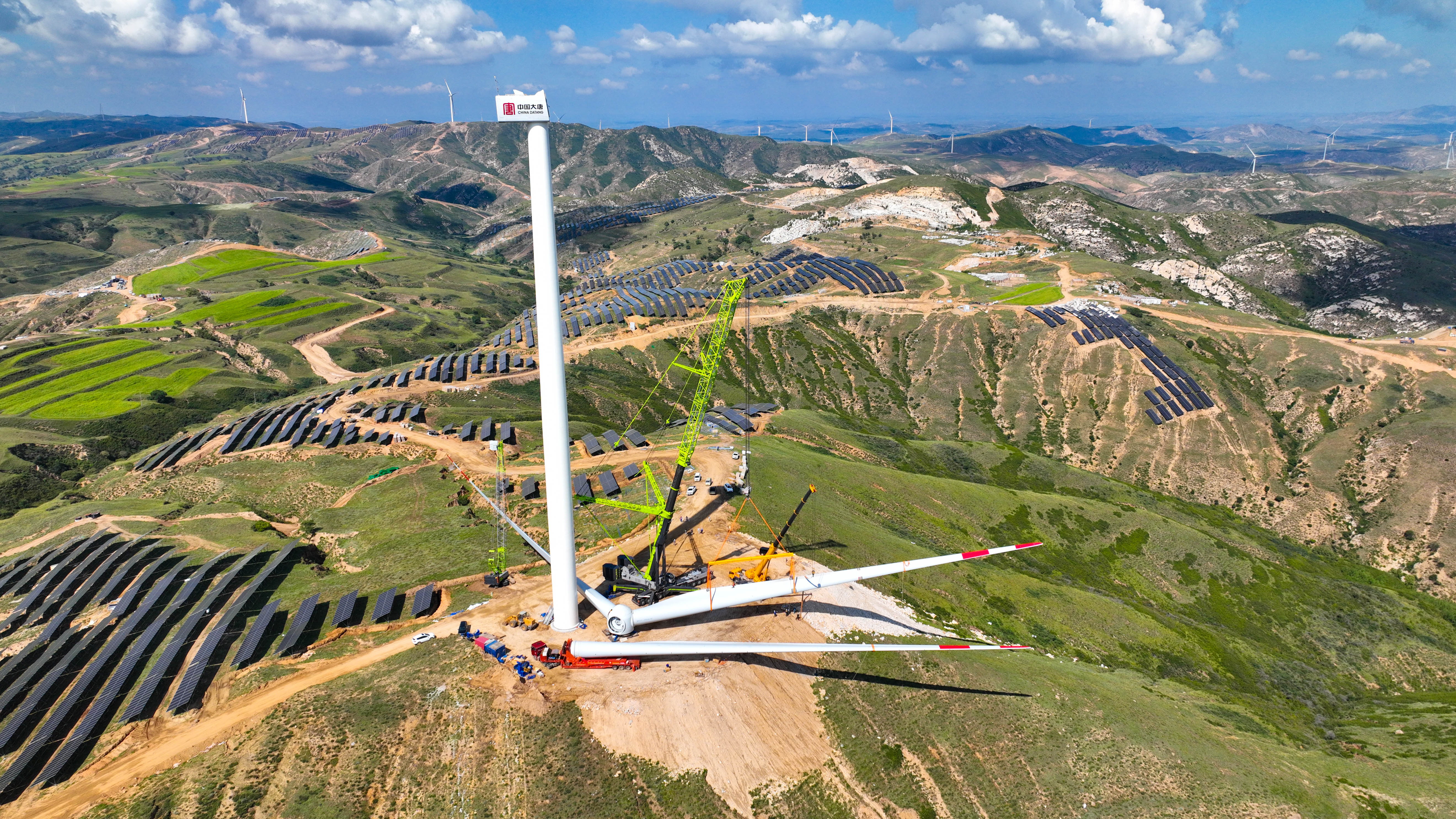 新能源：向“綠”而行  這里“ 風(fēng)光”獨好 (1).jpg