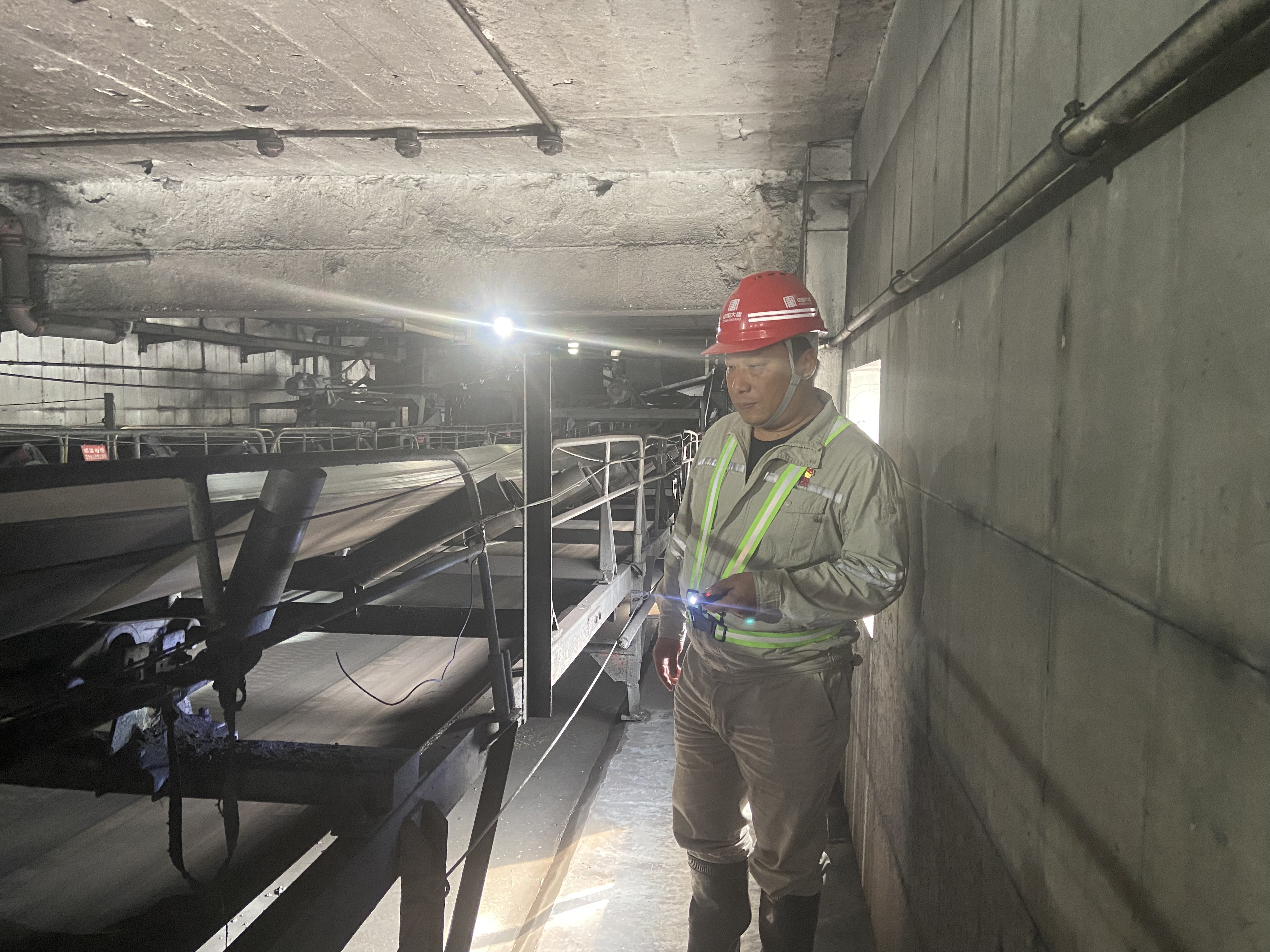 1716878160260062966.jpg 檢查輸煤系統(tǒng)設備,排查火災隱患.jpg